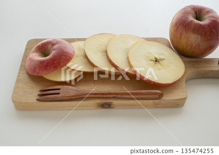 Star-cut apple Star-cut apple 135474255