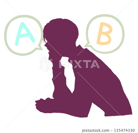 一個男人手托下巴,正在考慮A和B兩種方案,他輪廓分明。 一個男人手托下巴,正在考慮A和B兩種方案,他輪廓分明。 135474330