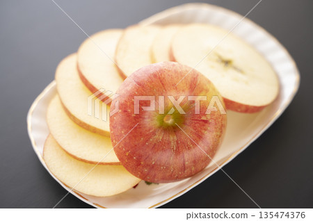 Star-cut apple 135474376