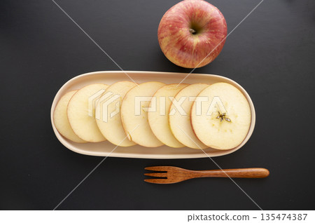 Star-cut apple 135474387
