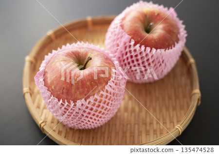 Net-capped apple 135474528