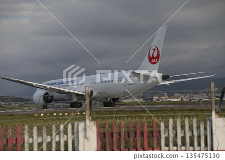 一架飛機 135475130