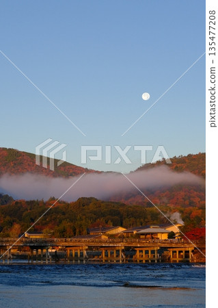 滿月與渡月橋 135477208