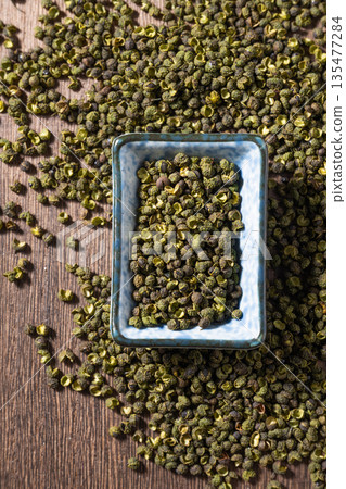 Spices: Sichuan peppercorns 135477284