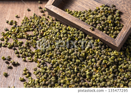 Spices: Sichuan peppercorns 135477295
