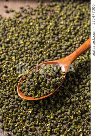 Spices: Sichuan peppercorns Spices: Sichuan peppercorns 135477300