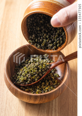 Spices: Sichuan peppercorns Spices: Sichuan peppercorns 135477305