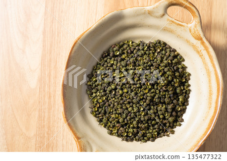Spices: Sichuan peppercorns 135477322