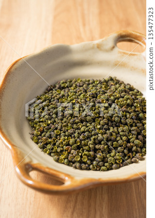Spices: Sichuan peppercorns 135477323