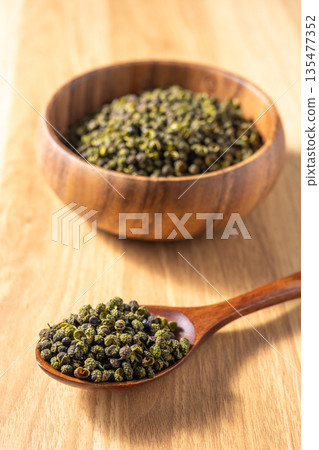 Spices: Sichuan peppercorns Spices: Sichuan peppercorns 135477352