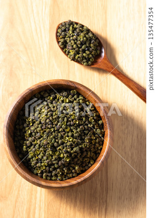 Spices: Sichuan peppercorns 135477354
