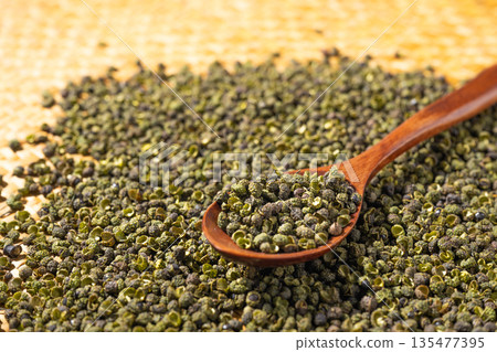 Spices: Sichuan peppercorns 135477395