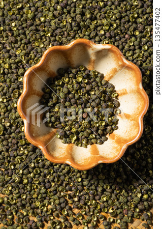 Spices: Sichuan peppercorns 135477402