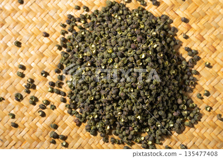 Spices: Sichuan peppercorns 135477408
