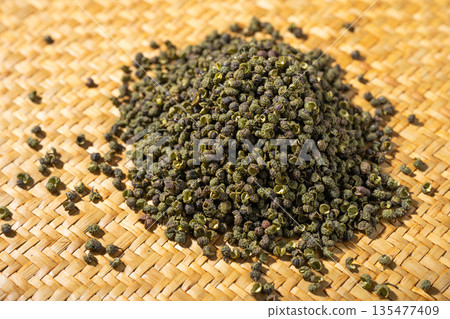 Spices: Sichuan peppercorns 135477409