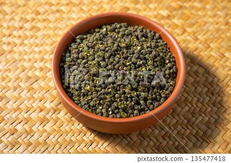 Spices: Sichuan peppercorns Spices: Sichuan peppercorns 135477418