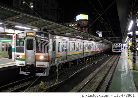Takasaki Line 211 series train (commuter rapid train: bound for Ueno) stopped at Urawa Station before the elevated tracks were built Takasaki Line 211 series train (commuter rapid train: bound for Ueno) stopped at Urawa Station before the elevated tracks were built 135478901