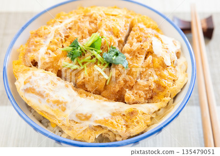 Delicious loin katsudon Delicious loin katsudon 135479051
