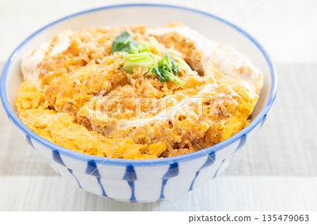 Delicious loin katsudon Delicious loin katsudon 135479063