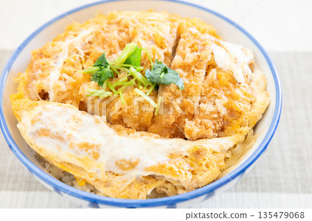 Delicious loin katsudon Delicious loin katsudon 135479068