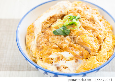 美味的里脊炸豬排 美味的里脊炸豬排 135479071