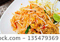 Pad thai 135479369