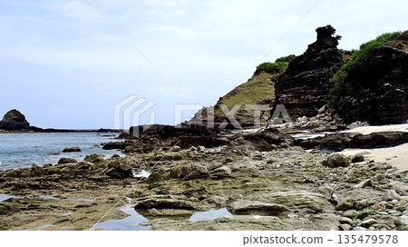 Coastal scenery of Agenashiki Island in Zamami Village, Okinawa Prefecture Coastal scenery of Agenashiki Island in Zamami Village, Okinawa Prefecture 135479578