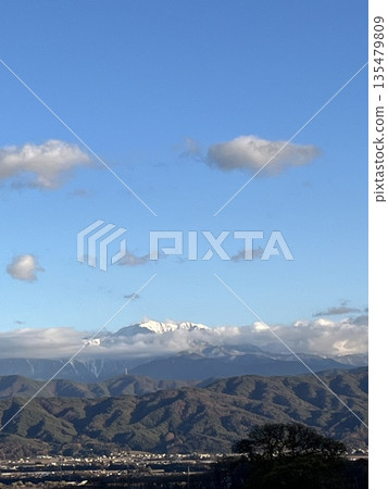 山脈和天空 135479809