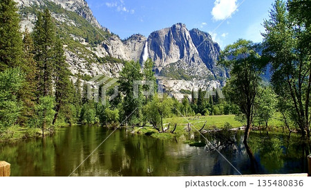 Merced River in Yosemite National Park, USA 135480836