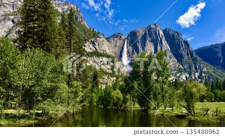 Merced River in Yosemite National Park, USA 135480962