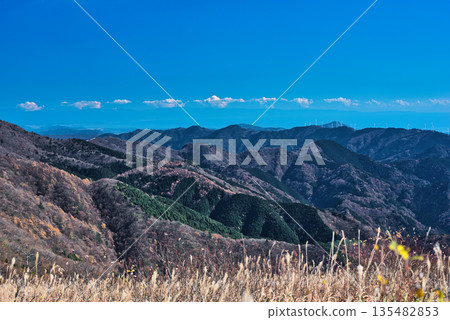 從四國喀斯特地形看到的四國山脈 從四國喀斯特地形看到的四國山脈 135482853