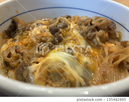 "Beef-stewed rice bowl" eaten at a chain restaurant "Beef-stewed rice bowl" eaten at a chain restaurant 135482895