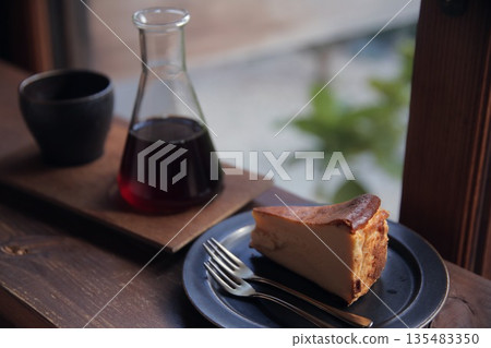 咖啡和芝士蛋糕 咖啡和芝士蛋糕 135483350