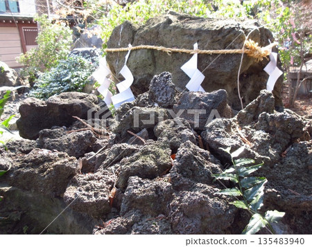 府中市大國玉神社內的“佐佐靈石” 135483940