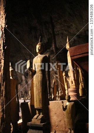 巴烏洞內的佛像 135486106