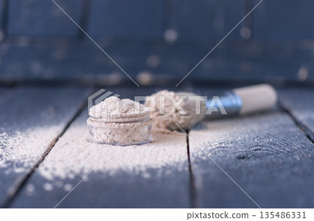 Make up composition. Preparation for make-up. 135486331