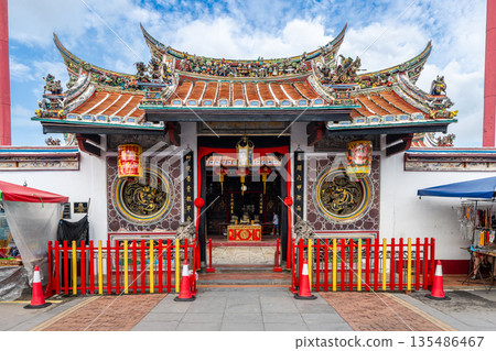 The main gate of Cheng Hoon Teng Temple, a World Heritage Site in Melaka, Malaysia 135486467