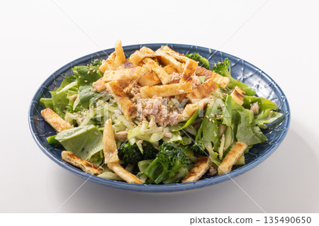 Chopped fried tofu, tuna and lettuce salad Chopped fried tofu, tuna and lettuce salad 135490650