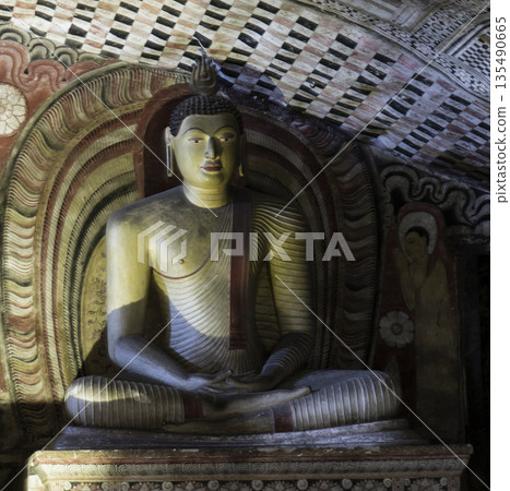 Buddha statue, Sri Lanka 135490665