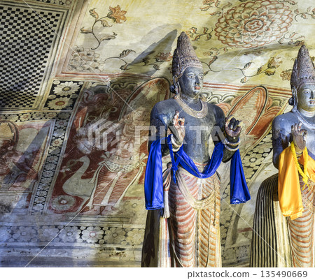 Buddha statue, Sri Lanka 135490669