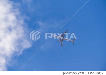 冬季大阪機場（伊丹機場）飛機從大阪府豐中市起飛 135490847