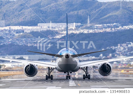 Winter Osaka Airport (Itami Airport) Airplane taking off Toyonaka City, Osaka Prefecture 135490853