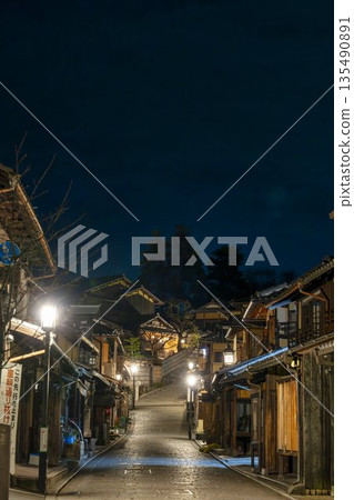 Winter Ninenzaka (Ninenzaka) - Townscape before dawn, Higashiyama Ward, Kyoto City 135490891