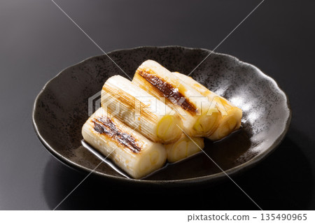 Grilled onion Grilled onion 135490965