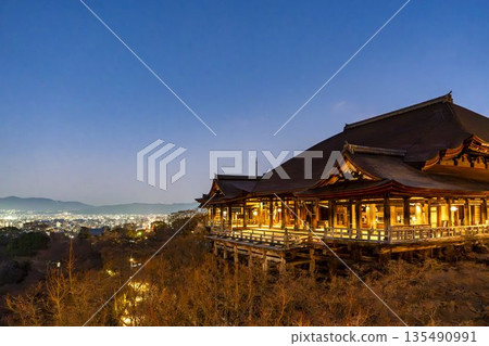 Winter at Mount Otowa, Kiyomizu-dera Temple, main hall and Kyoto city night view, Kyoto City, Kyoto Prefecture Winter at Mount Otowa, Kiyomizu-dera Temple, main hall and Kyoto city night view, Kyoto City, Kyoto Prefecture 135490991