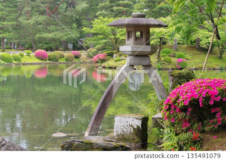 Kenrokuen Garden Kuragaike and the lantern lantern Kenrokuen Garden Kuragaike and the lantern lantern 135491079