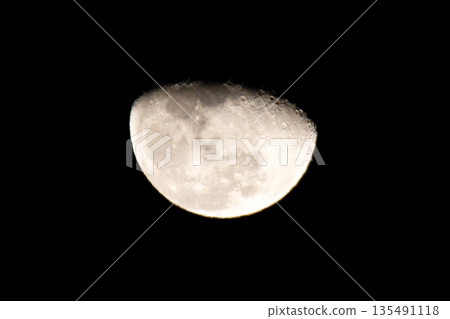 月亮(用長焦鏡頭拍攝) 月亮(用長焦鏡頭拍攝) 135491118