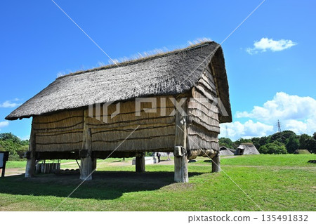 Reconstructed dwellings and buildings at the Sannai-Maruyama ruins (Aomori City, Aomori Prefecture) Reconstructed dwellings and buildings at the Sannai-Maruyama ruins (Aomori City, Aomori Prefecture) 135491832