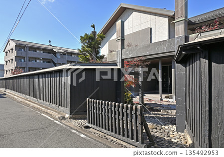 Walking around Koshigaya: The black wall of the Aritaki family home, Nakamachi, Koshigaya City 135492953
