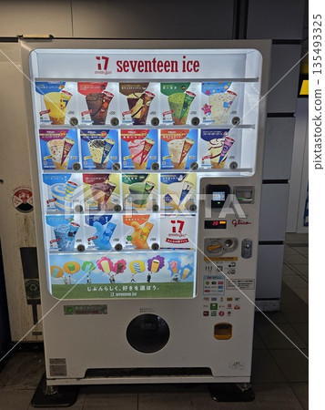 Ice cream vending machine Ice cream vending machine 135493325